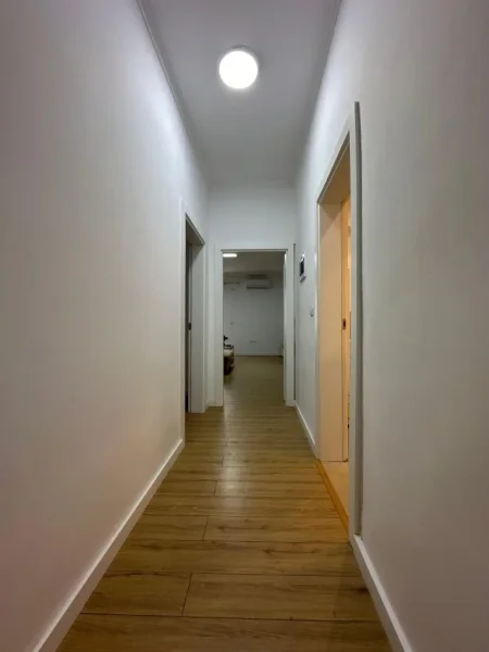 Tirane, shitet apartament 1+1 Kati 3, 83 m² 126.000 € (Stacioni Fundit i Tiranes se Re)