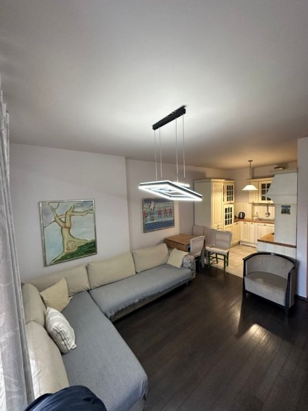 Tirane, jepet me qera apartament 2+1 Kati 3, 80 m² 650 € (GLOBE)