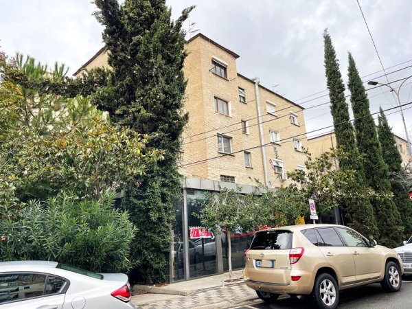 Shqiperi, shitet dyqan Kati 0, 191 m² 450.000 € (Rruga Naim Frasheri, prane Mozaikut)