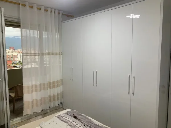 Tirane, jepet me qera apartament 1+1+Aneks+Ballkon Kati 6, 74 m² 550 € (Golden Park , Spitali Amerikan 3)