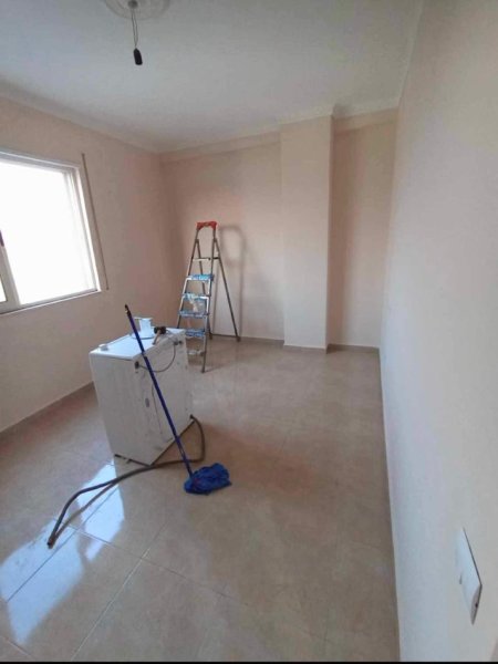 Durres, JEPET ME QERA apartament 2+1 , (SHKOLLA PAVARSIA DURRES)