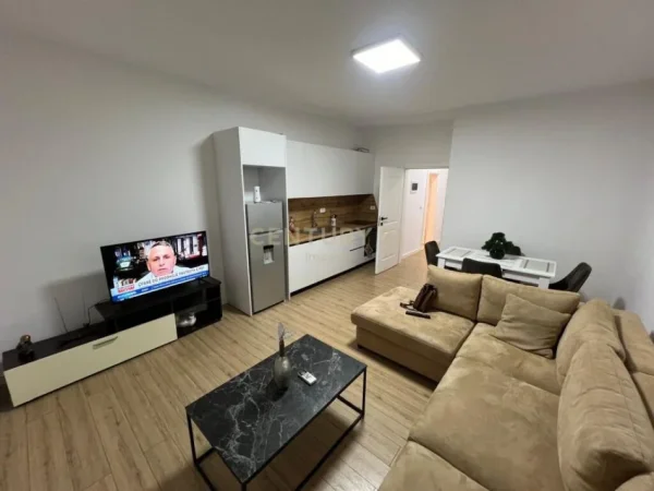 Tirane, shitet apartament 1+1+Ballkon Kati 3, 83 m² 133.000 €