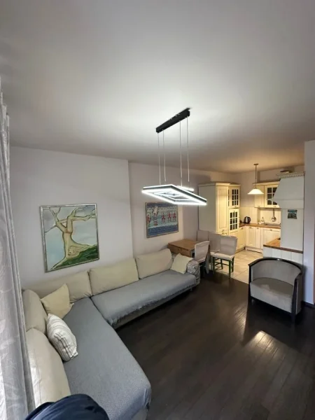 Shqiperi, jepet me qera apartament 2+1+Ballkon Kati 2, 95 m² 650 € (Rruga e Kavajes)
