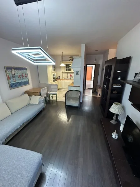 Shqiperi, jepet me qera apartament 2+1+Ballkon Kati 2, 95 m² 650 € (Rruga e Kavajes)