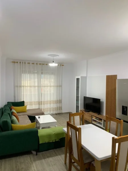 Tirane, jepet me qera apartament 1+1+Ballkon Kati 4, 65 m² 550 € (GOLDEN PARK)