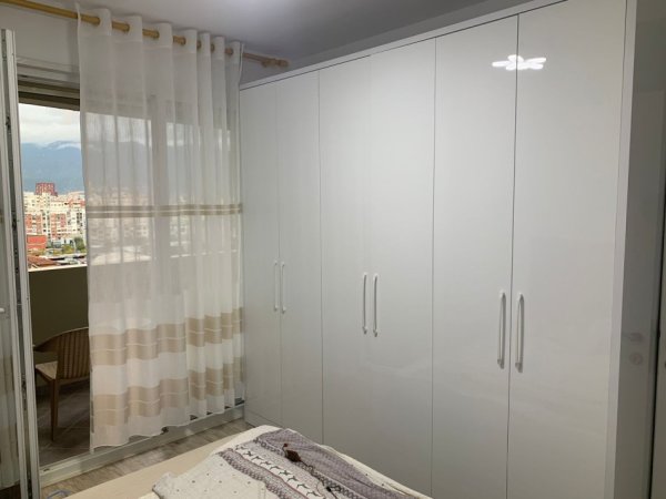 Tirane, jepet me qera apartament 1+1+Ballkon Kati 4, 65 m² 550 € (GOLDEN PARK)