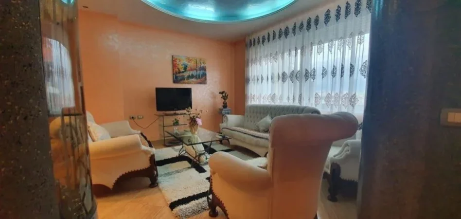 Tirane, jepet me qera apartament 1+1+Ballkon Kati 9, 70 m² 700 € (Komuna e Parisit)