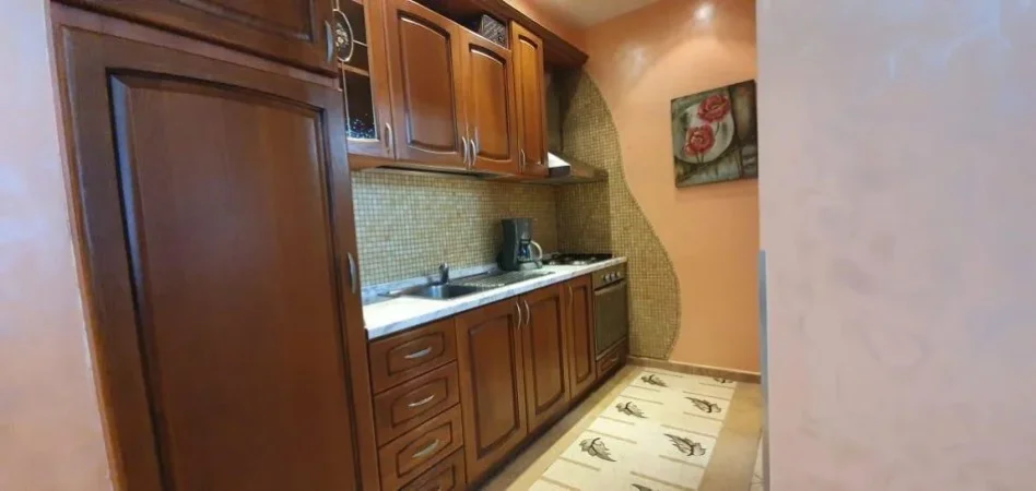 Tirane, jepet me qera apartament 1+1+Ballkon Kati 9, 70 m² 700 € (Komuna e Parisit)