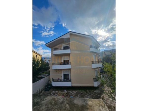 Tirane, jepet me qera Vile 3 Katshe Kati 3, 570 m² 3.000 € (rruga e elbasanit)