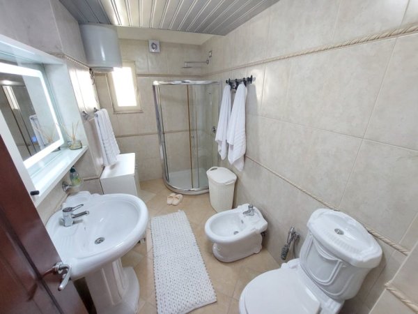 Durres, jepet me qera apartament 2+1+Ballkon Kati 4, 91 m² 500 € 