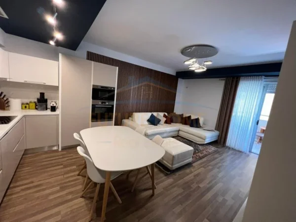 Tirane, jap me qera apartament 2+1 Kati 4, 96 m² 750 € (Liqeni i Thate)