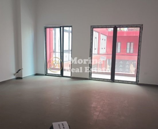 Tirane, jepet me qera apartament 3+1 Kati 1, 130 m² 600 € (Farmacia 10)