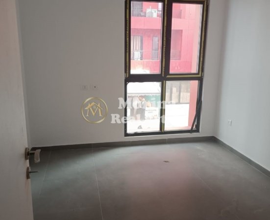 Tirane, jepet me qera apartament 3+1 Kati 1, 130 m² 600 € (Farmacia 10)