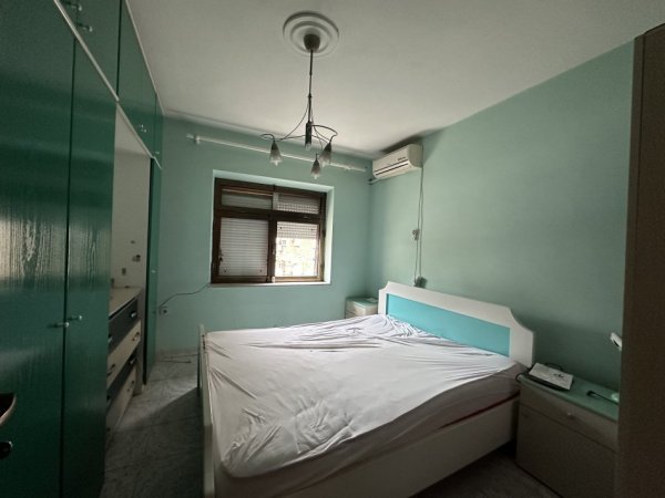 Tirane, jepet me qera apartament 1+1 Kati 4, 75 m² 450 € (Ali Ndroqi)