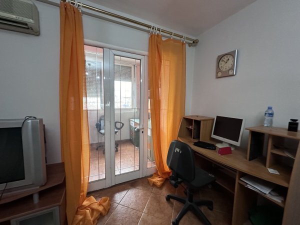 Tirane, jepet me qera apartament 1+1 Kati 4, 75 m² 450 € (Ali Ndroqi)