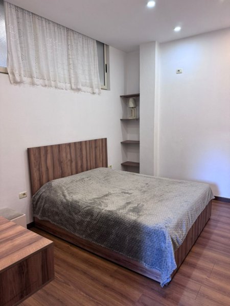 Tirane, jepet me qera apartament 1+1 Kati 1, 50 m² 600 € (Qender , rruga qemal stafa prane rossman lala)
