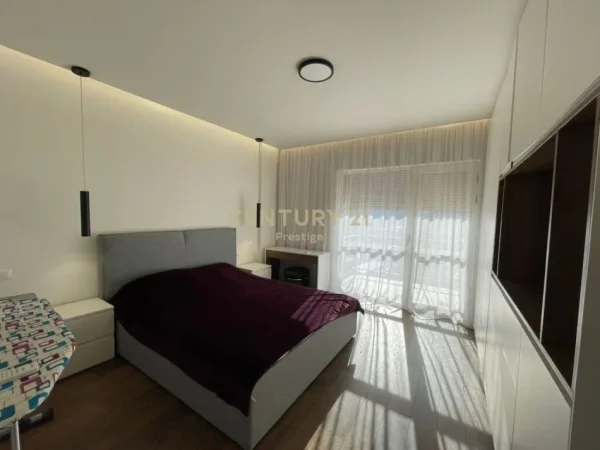 Tirane, jepet me qera apartament 3+1 Kati 9, 153 m² 2.500 € (Ambasada amerikane)