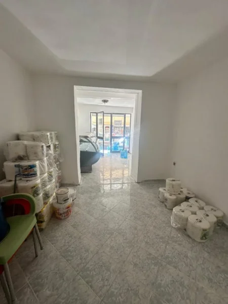 Tirane, jepet me qera ambjent biznesi Kati 0, 40 m² 500 € (te 21 Dhjetori 20 m nga rruga kryesore)