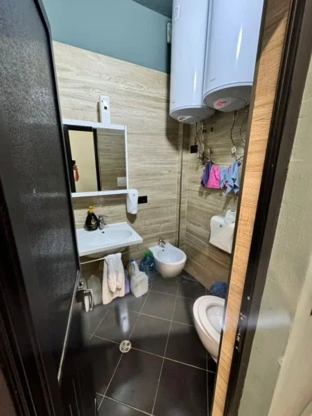 Tirane, jepet me qera Kati 1, 110 m² 2.500 € (Blloku)