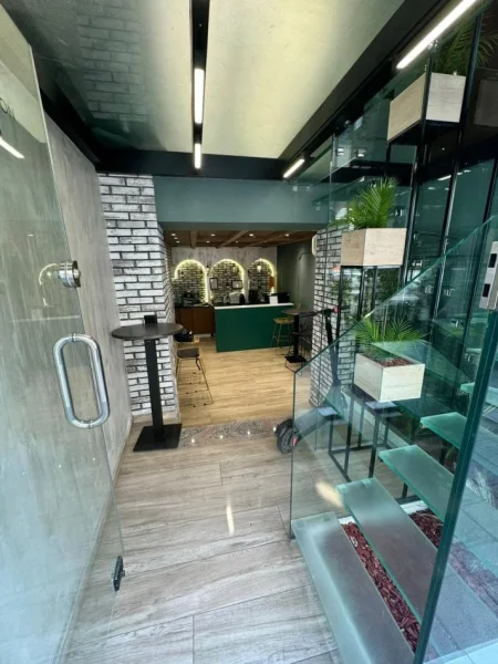 Tirane, jepet me qera Kati 1, 110 m² 2.500 € (Blloku)