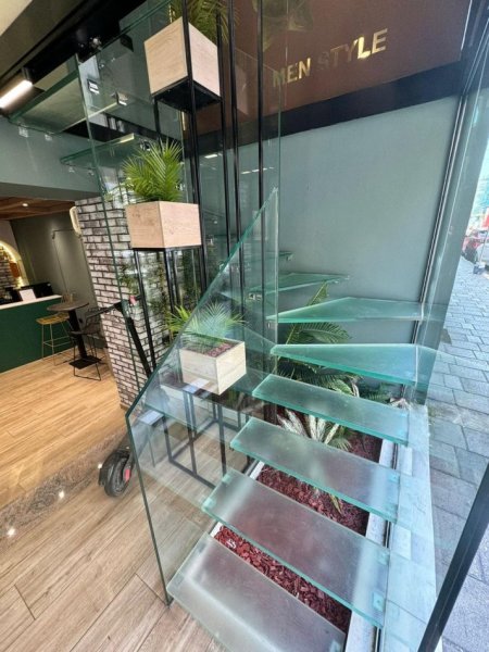 Tirane, jepet me qera Kati 1, 110 m² 2.500 € (Blloku)
