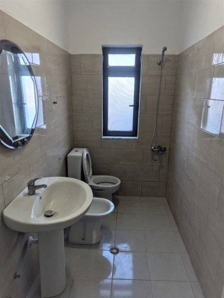 Tirane, jepet me qera apartament 2+1+Ballkon Kati 5, 70 m² 400 € (RRUGA E KAVAJES)