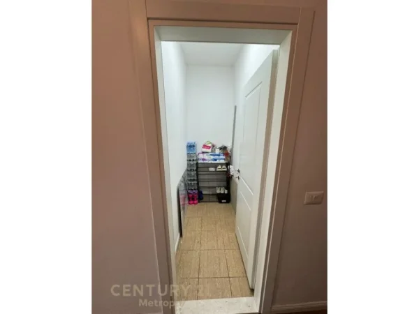 Tirane, jepet me qera apartament 2+1 Kati 6, 112 m² 1.200 € (komuna e parisit)