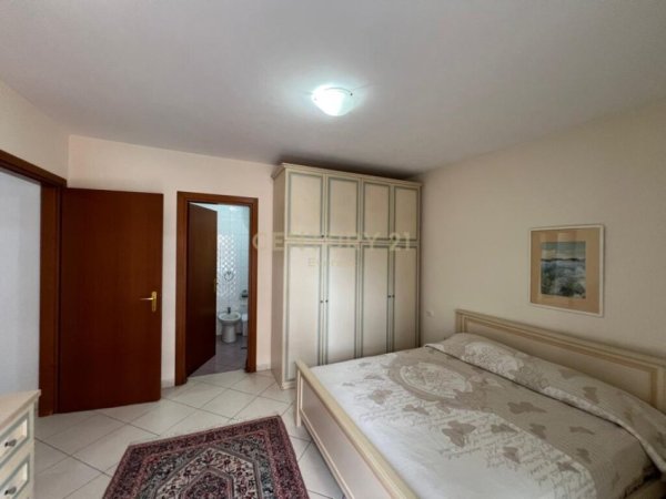 Tirane, jepet me qera apartament 2+1 Kati 9, 100 m² 700 € (RRUGA E BARRIKADAVE)
