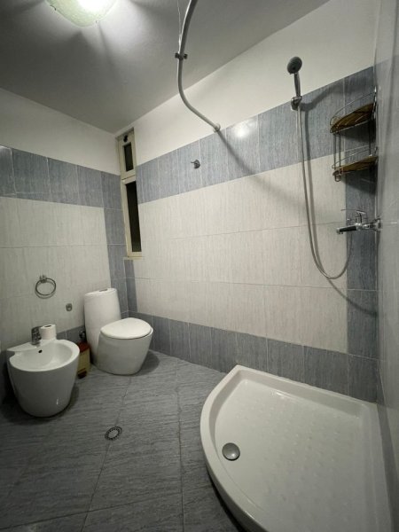 Shqiperi, jepet me qera apartament 2+1+Ballkon Kati 4, 70 m² 650 € (MYSLYM SHYRI)
