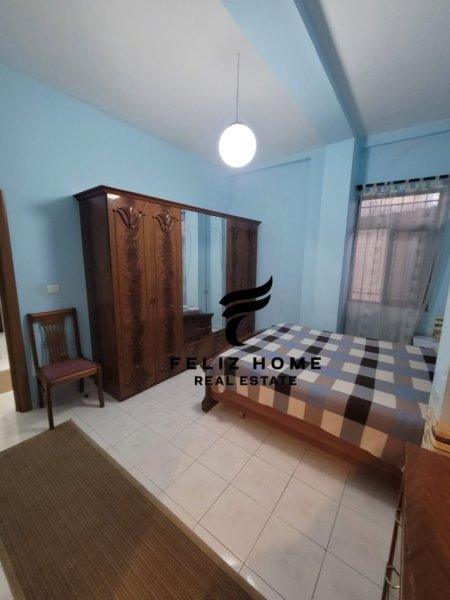 Tirane, jepet me qera apartament 1+1+Ballkon Kati 1, 70 m² 600 € (QENDER)