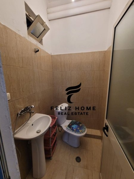 Tirane, jepet me qera apartament 1+1+Ballkon Kati 1, 70 m² 600 € (QENDER)