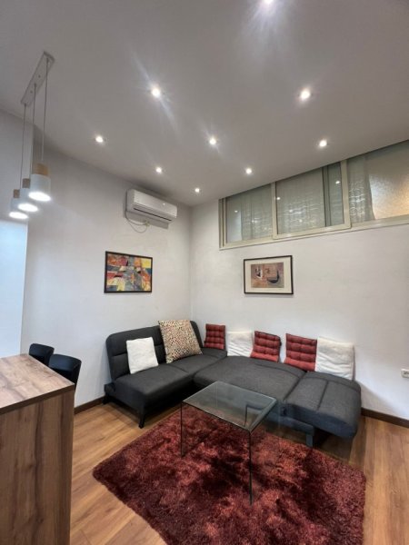 Tirane, jepet me qera apartament 1+1 Kati 1, 60 m² 600 € (Qender)