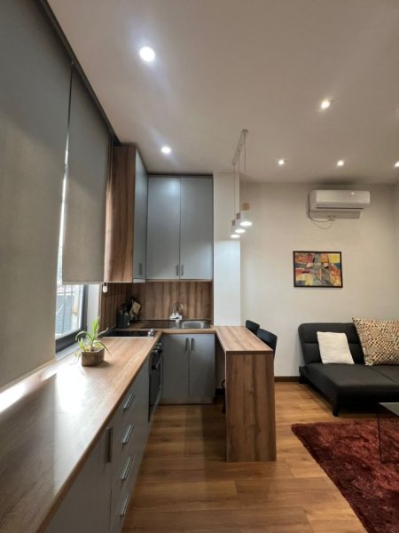 Tirane, jepet me qera apartament 1+1 Kati 1, 60 m² 600 € (Qender)