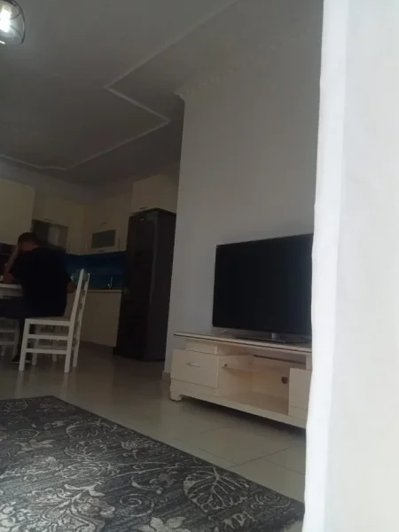 Vlore, jepet me qera apartament 1+1+Ballkon Kati 4, 69 m² 300 € (Transballkanike) RV45425