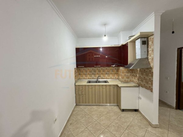 Tirane, shitet 1+1 , 56 m² 77.000 € (Unaza e Re)