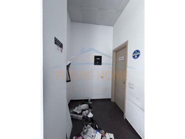 Tirane, jepet me qera Kati 0, 100 m² 1.000 € (Kontakti 21 Dhjetori)
