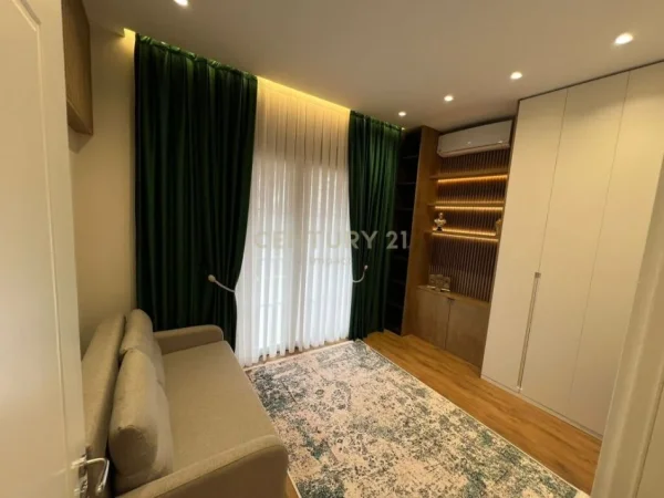 Tirane, shitet apartament 3+1+Ballkon , 108 m² 215.000 € (Liqeni thate)