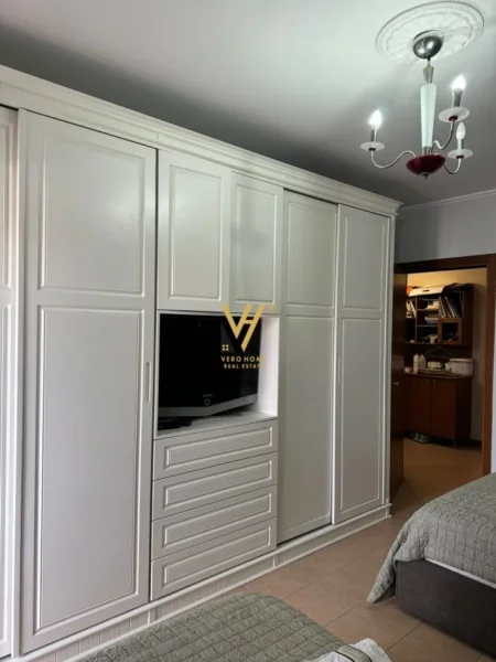 Tirane, jepet me qera apartament 2+1+Ballkon Kati 9, 120 m² 1.500 € (SHESHI SKENDERBEJ)