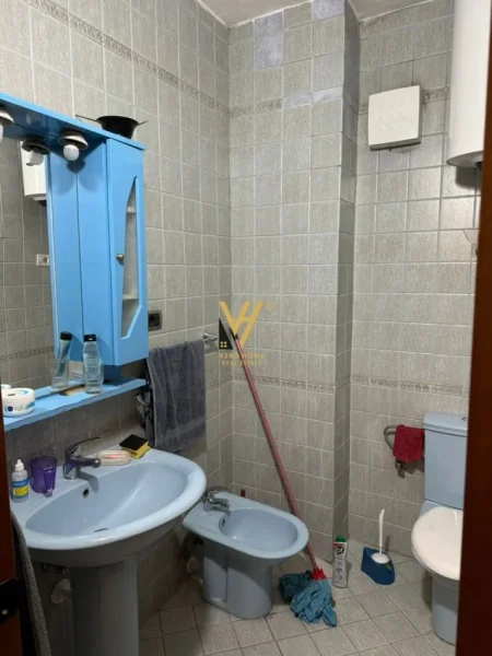 Tirane, jepet me qera apartament 2+1+Ballkon Kati 9, 120 m² 1.500 € (SHESHI SKENDERBEJ)