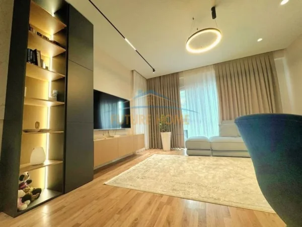 Tirane, shes apartament 1+1 Kati 4, 74 m² 155.000 € (5 maj)