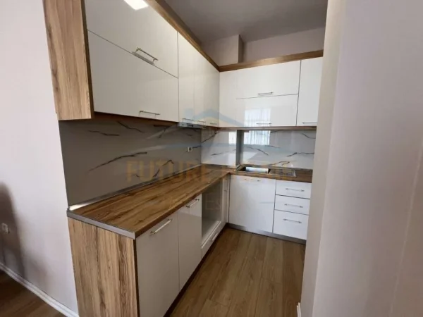 Tirane, shitet apartament 2+1+Ballkon Kati 7, 89 m² 120.000 € (Unaza e Re)
