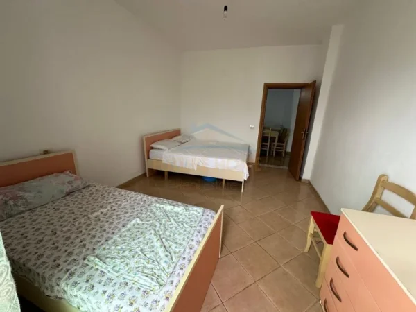 Durres, shitet apartament 2+1+Ballkon Kati 2, 106 m² 100.000 € (Bulevardi i Pishave)