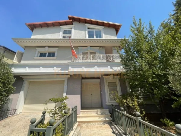 Tirane, jepet me qera Vile 3 Katshe , 669 m² 4.000 € (Akacia Hills)