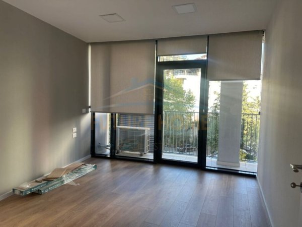 Tirane, jepet me qera apartament 1+1+Aneks+Ballkon Kati 2, 79 m² 1.150 € (Rruga e Kosovareve)