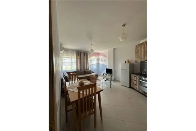 Tirane, jepet me qera 1+1 Kati 1, 67 m² 470 € (Astir)