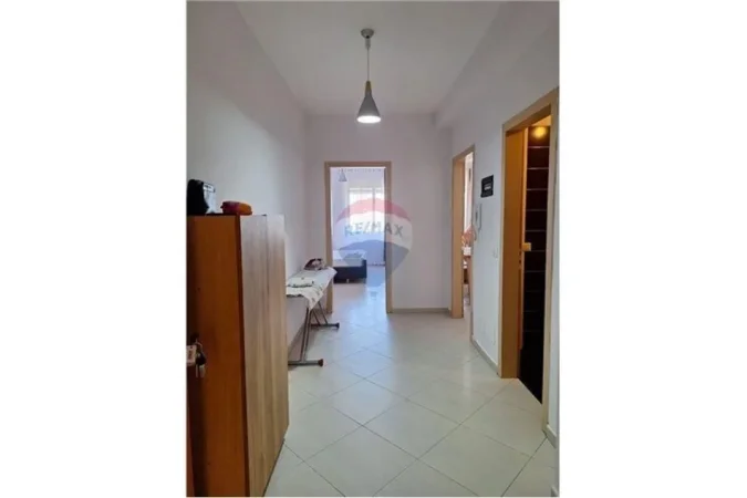 Tirane, jepet me qera 1+1 Kati 1, 67 m² 470 € (Astir)