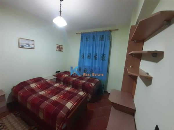Tirane, jap me qera apartament 2+1+Ballkon Kati 4, 90 m² 650 € (Rruga e Kavajes)