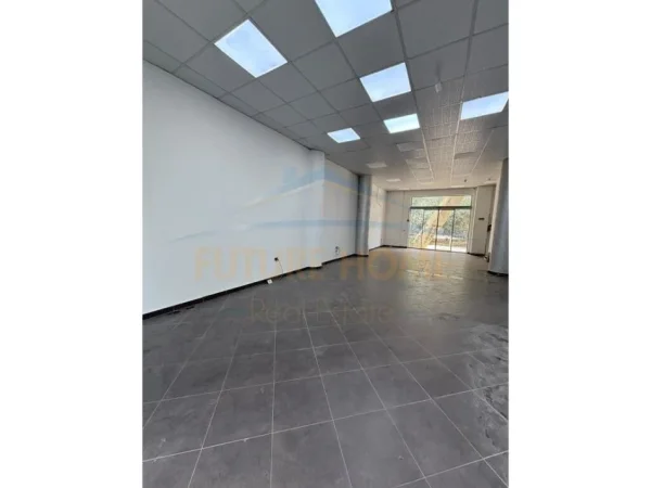 Tirane, jepet me qera ambjent biznesi Kati 0, 162 m² 1.000 € (Kompleks Kontakti)