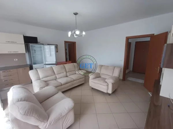 Durres, jepet me qera apartament 2+1 Kati 8, 105 m² 350 € (Tek Kazazi, Durres)