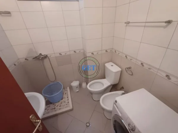 Durres, jepet me qera apartament 2+1 Kati 8, 105 m² 350 € (Tek Kazazi, Durres)